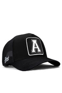 a harf logolu siyah trucker sapka