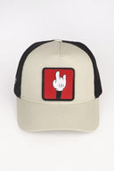 parmak logolu bej siyah trucker sapka